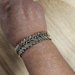 Vintage Gold-tone Leaf Panel Stretch Bracelet